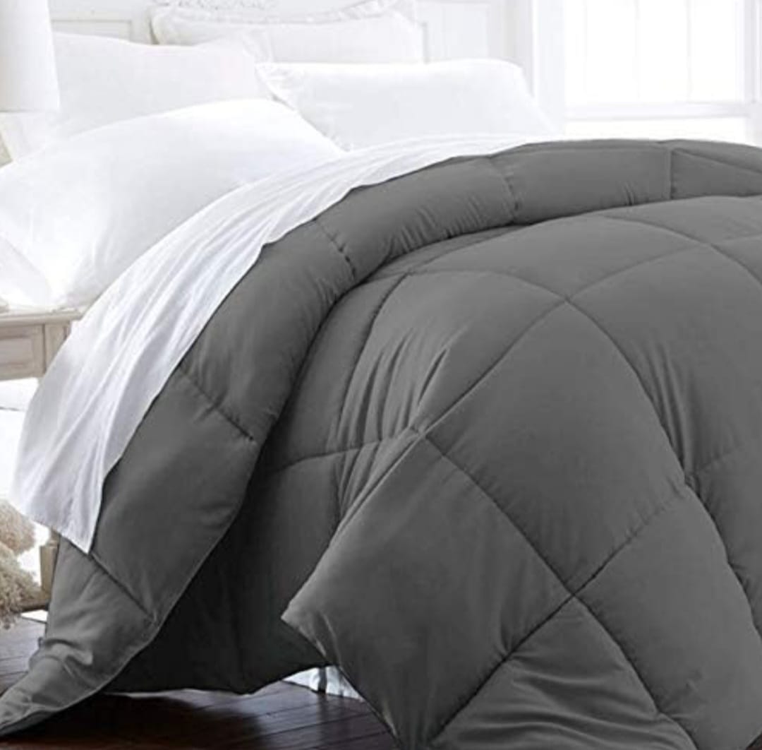 Luxury Goose Down Alternative Comforter * QUEEN WHITE ONLY*